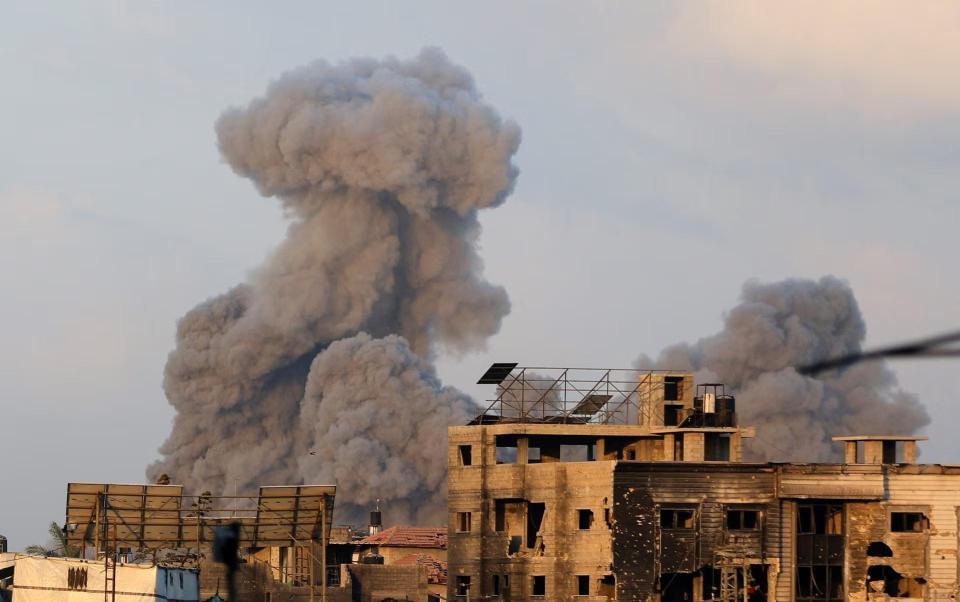 Israel launches new Gaza City offensive amid hostage deadlock

Israel has begun the first phase of a major ground push to seize Gaza City, calling up tens of thousands of reservists and ordering new evacuations as fighting intensifies around urban districts. Military spokespeople describe Hamas as “weakened,” but negotiations over a ceasefire-and-hostage deal remain stalled, and humanitarian agencies warn of worsening civilian risk. Reports describe heavy strikes around Jabaliya, Sabra and Tuffah as armored units seek to encircle the city. 

📸Smoke rises following an Israeli strike, in Gaza City, August 21, 2025. REUTERS/Dawoud Abu Alkas Purchase Licensing Rights